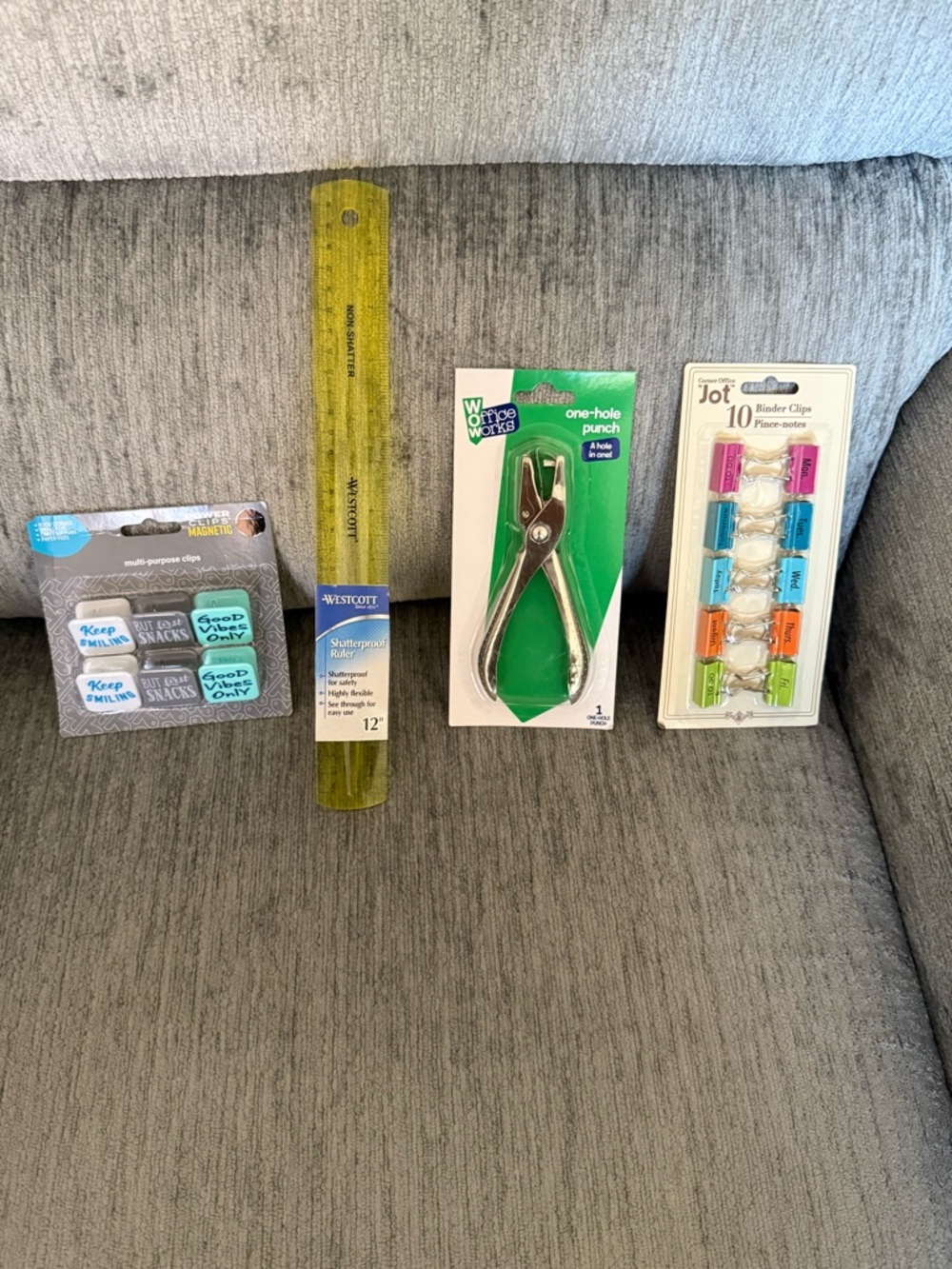 One-hole punch. 6 Multi purpose clips.12 binder-clips. Shatterproof ruler.Office